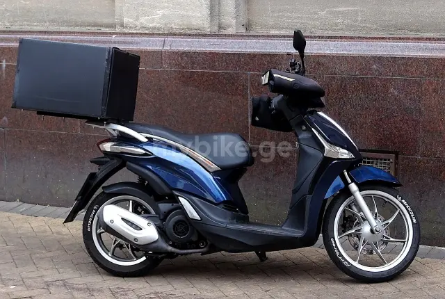 Top case with mounting plate